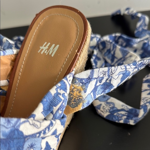 H&M Elegant Blue Patterned Wedge Sandals Sz 37/6.5 - Picture 13 of 14